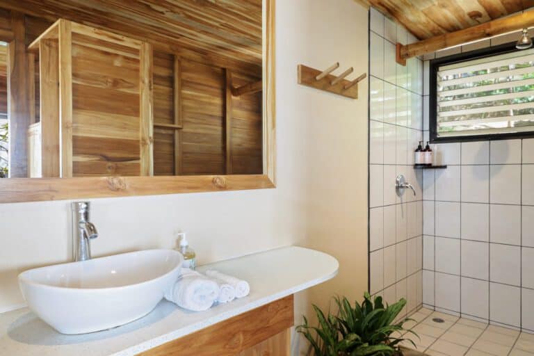 3-Bottom_Delfin_Bathroom_CC